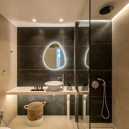 Made By The Sea 8 Bdrm Vilă