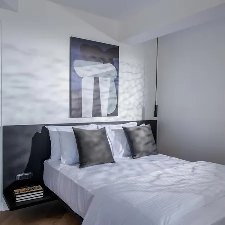 Made By The Sea 8 Bdrm