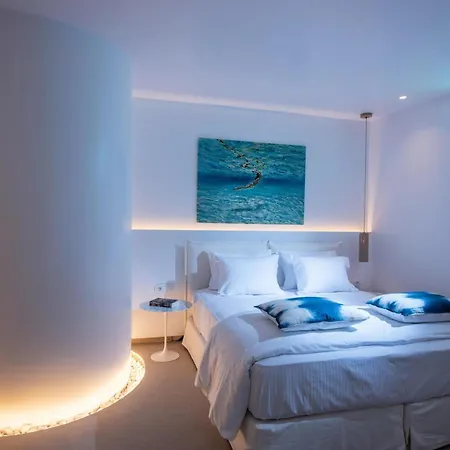 Made By The Sea 8 Bdrm *