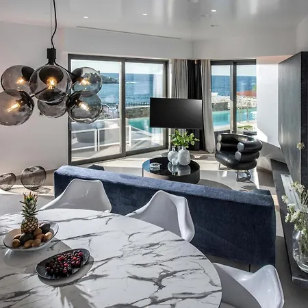 Villa Made By The Sea 8 Bdrm *